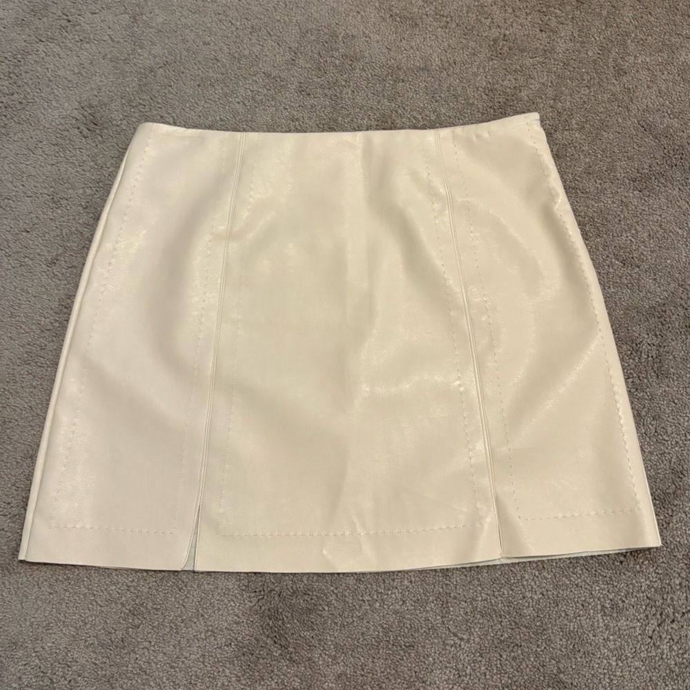 Cream Leather Skirt with Stitching Detail and Split Hems, size L